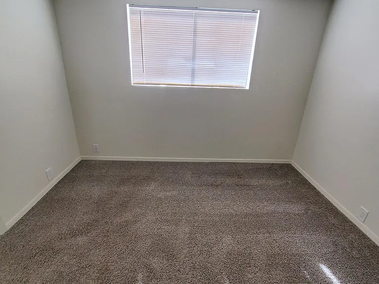 20 N White Mountain Rd — Photo 3