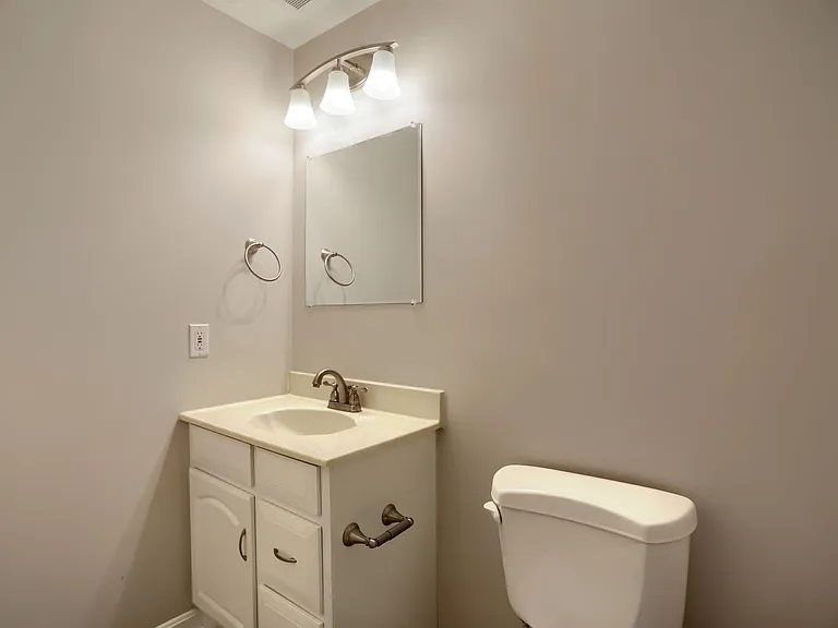 437 Ashton Ln — Photo 17
