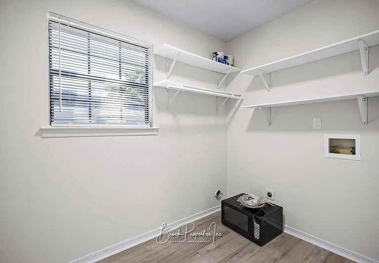 10677 Silver Creek Dr — Photo 17