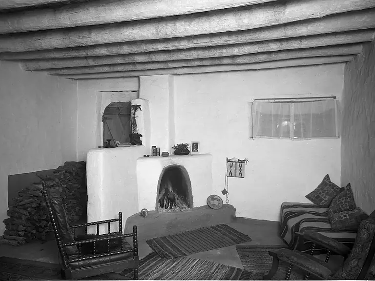 327 E De Vargas St — Photo 7