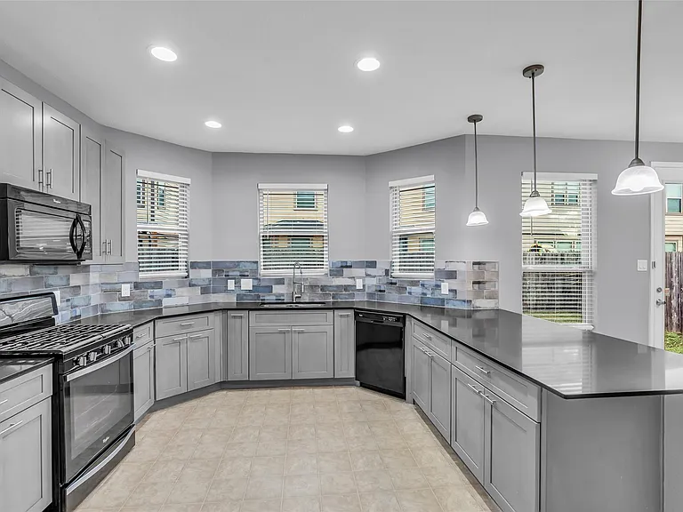 2707 Volute Ct — Photo 10