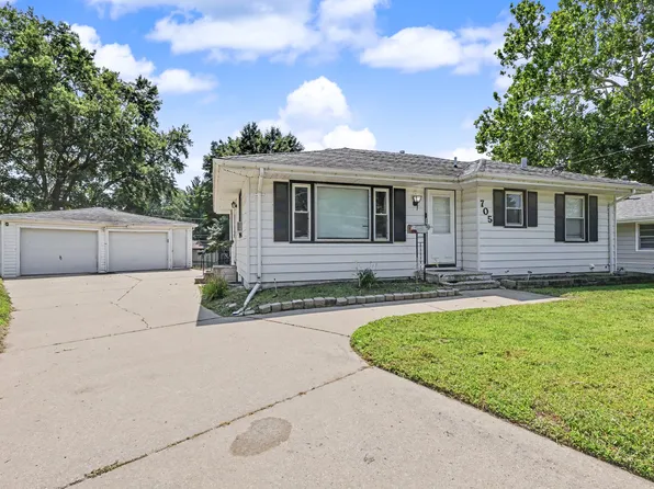 705 Hoffman Ave, Des Moines, IA 50316