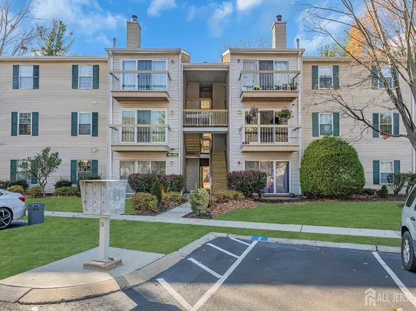 145 Applegate Ln, East Brunswick, NJ 08816
