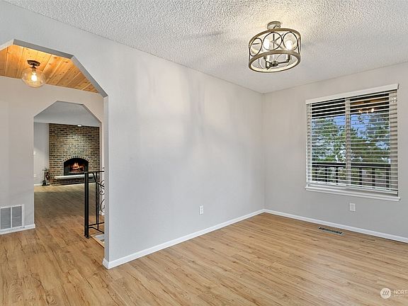 4th image of 5302 N Visscher Street