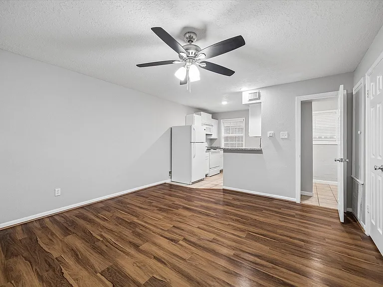 802 Stanford St #4 — Photo 6