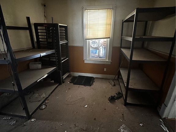 5th image of 55935 Main St