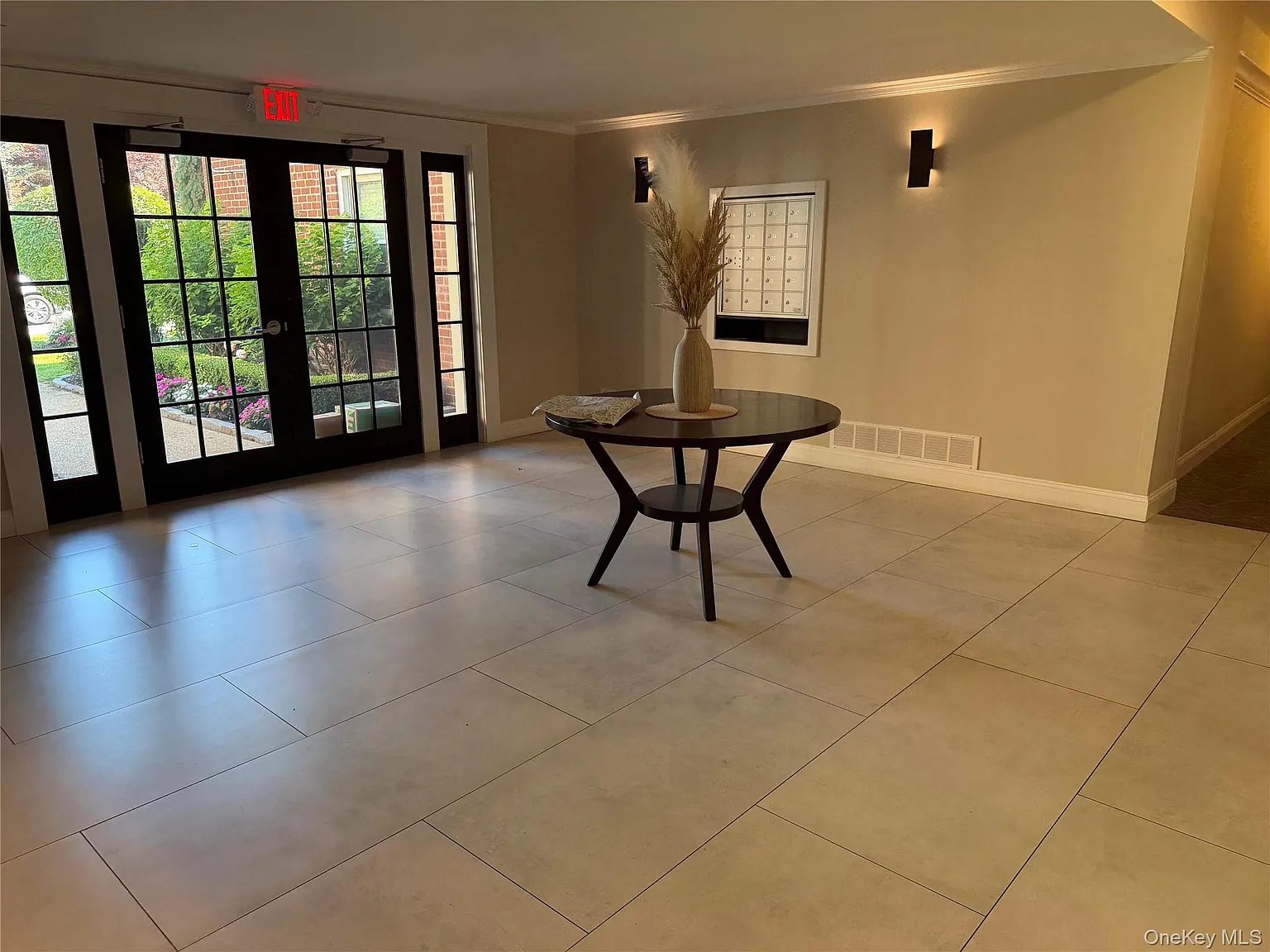 2 bed, 1.0 bath, 1000 sqft, $3,500 — Photo 2