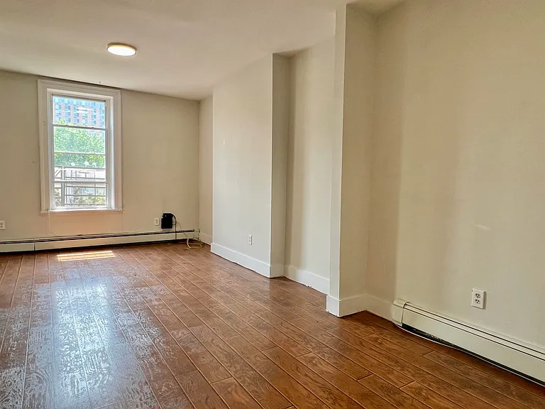 183 Montgomery St #2 — Photo 6