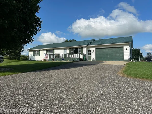 2850 Koylette Rd, Marlette, MI 48453