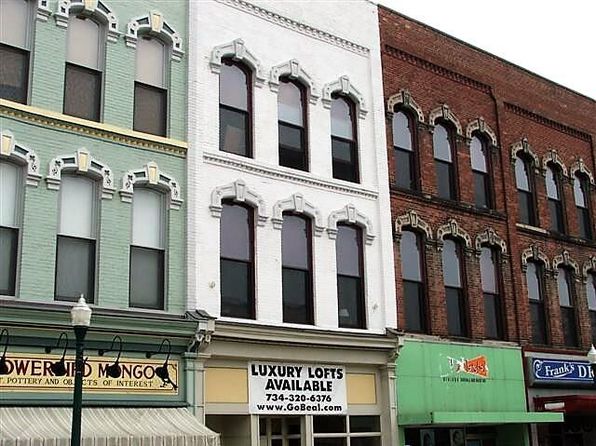 208 W Michigan Ave APT 3J