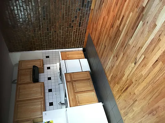 Rented by Peter Meskouris LREB | media 7