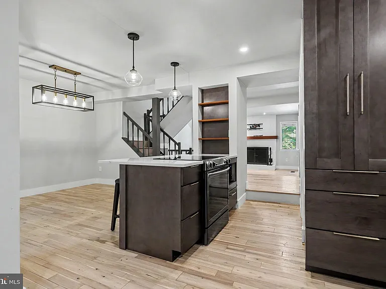 2105 Glencourse Ln — Photo 13