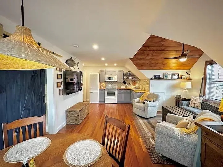 1 bed, 672 sqft, $2,200 — Photo 2