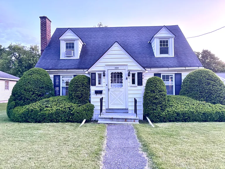 209 Corinth St — Photo 1