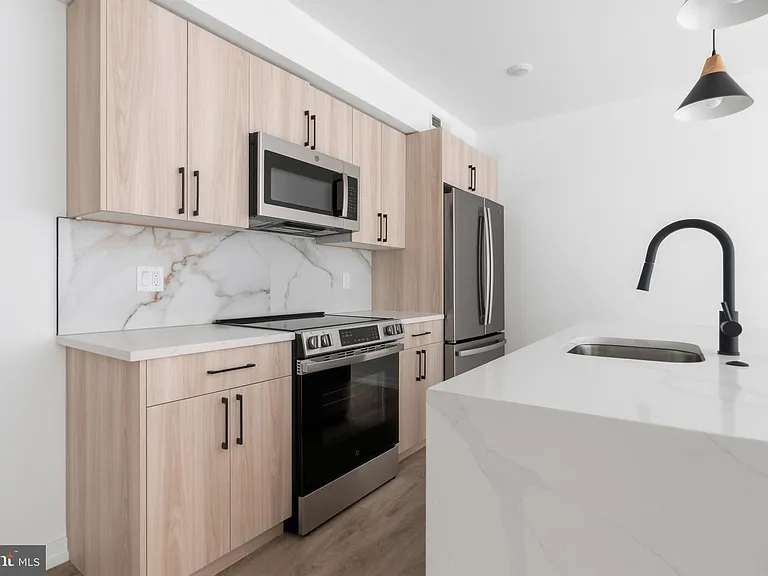 208 Vine St #2F — Photo 8