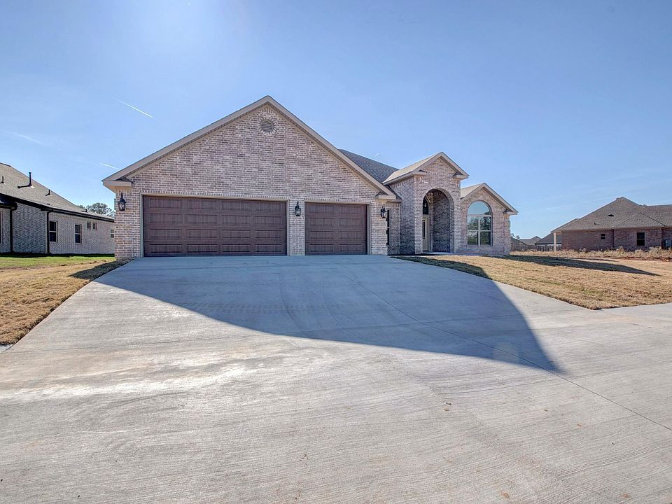 1st image of 520 Corondelet Ln