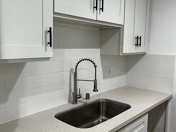 3rd image of 2605 S Barrington Ave APT 1