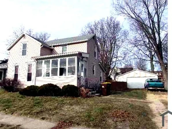 726 W Chestnut St #1, Freeport, IL 61032