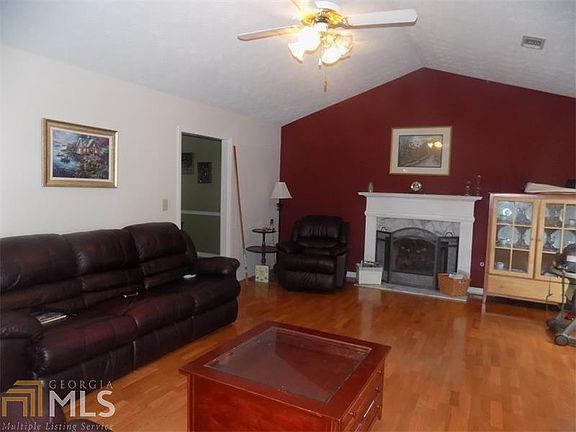 5th image of 618 Ashton Manor Dr