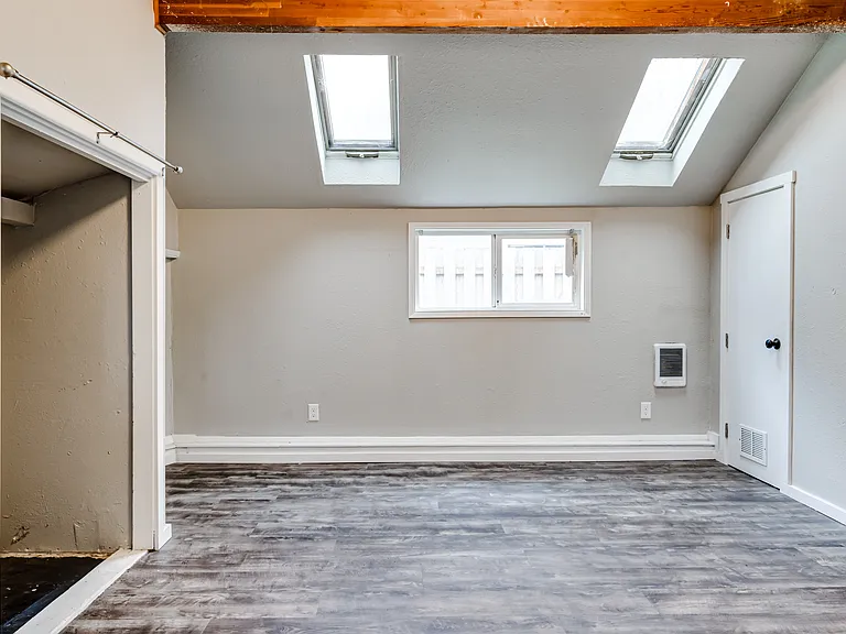 1351 Jefferson St — Photo 20