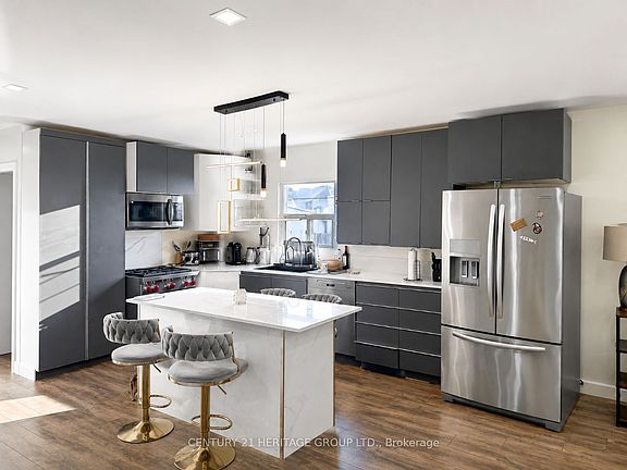 4th image of 124 Regina Ave