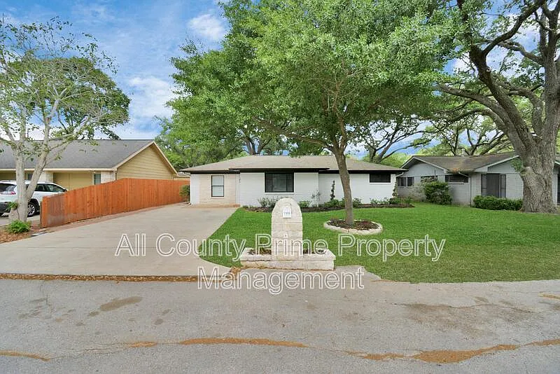 1906 Airline Dr