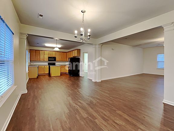 5th image of 247 Flanders Dr
