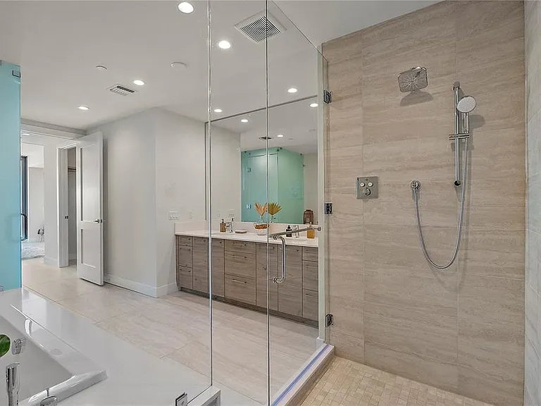 301 1st St S #1607 — Photo 33