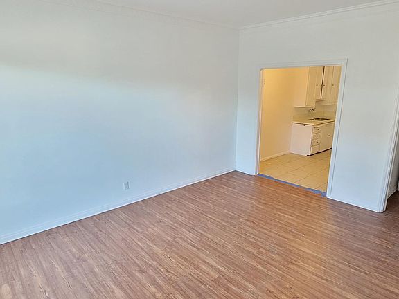 5th image of 812 S Kingsley Dr #4