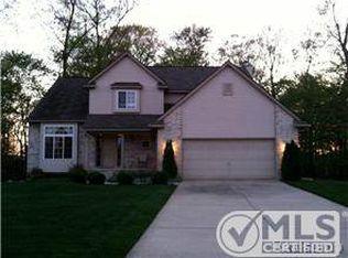 1216 Oak Cluster Dr, Howell, MI 48855