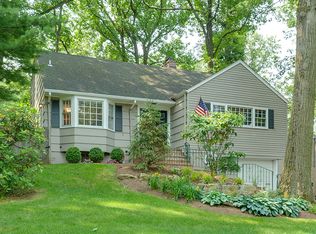 14 Whitewood Dr, New Providence, NJ 07974