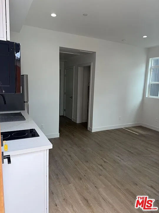1 bed, 1.0 bath, 400 sqft, $1,900 — Photo 3