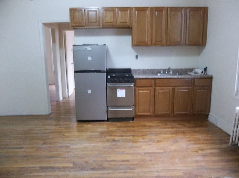 2nd image of 259 Devoe St