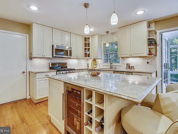 3rd image of 2408 Henslowe Dr