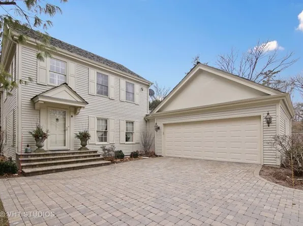 8 Court Of Bucks County, Lincolnshire, IL 60069