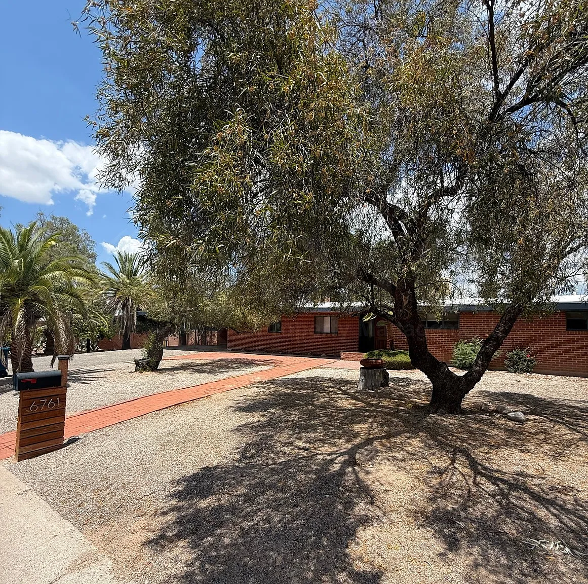 4 bed, 2.0 bath, 2019 sqft, $2,450 — Photo 2