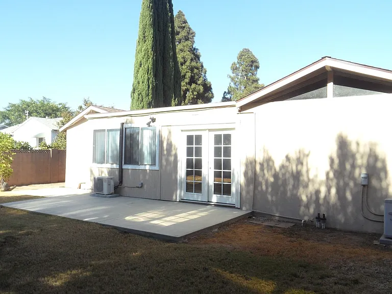 344 N Shattuck Pl — Photo 14