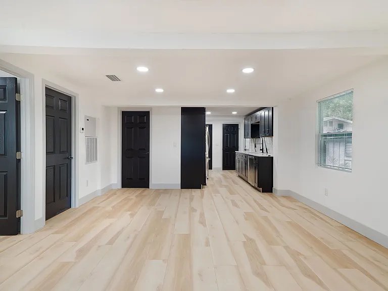 516 5th Ave NE — Photo 5