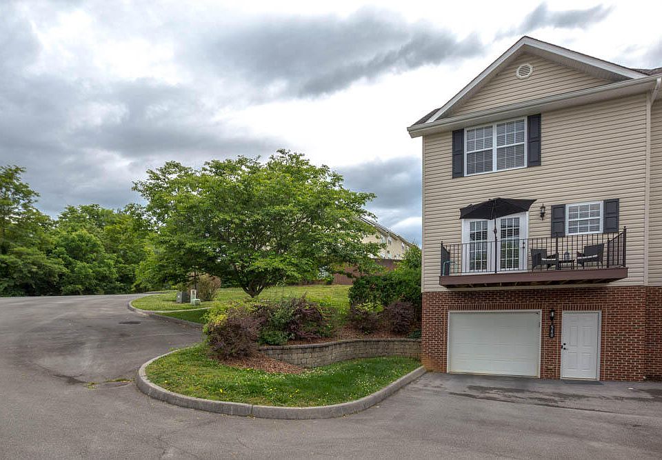 1st image of 540 Grays Pointe Ct #540