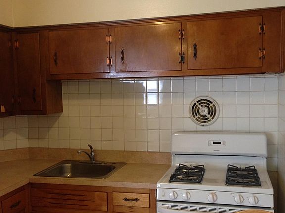 New gas oven w/ sealed burners and automatic ignition