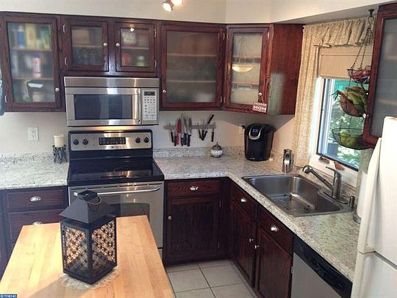3rd image of 92 Merion Ct