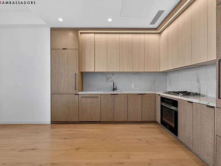 249 E 62nd St #12B — Photo 3