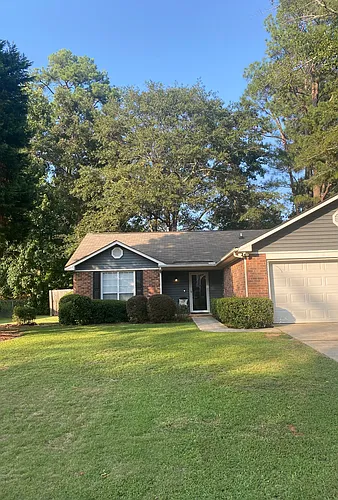 736 Maple Dr SE Photo 1