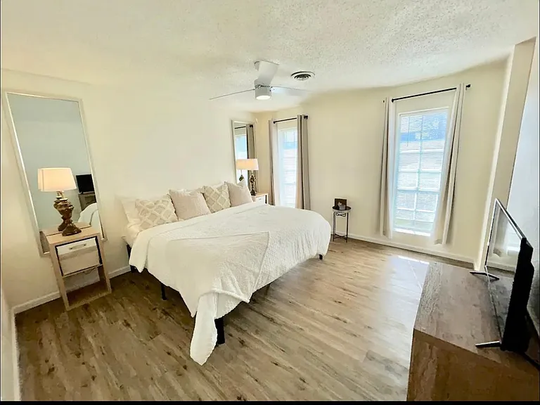 109 W Alicia St — Photo 3