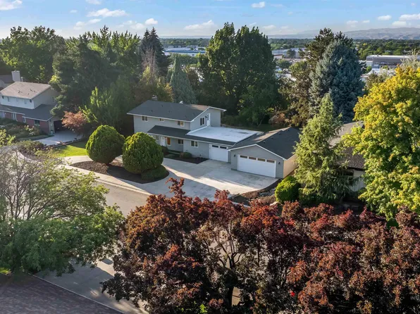 8478 W Brookview Dr, Boise, ID 83709