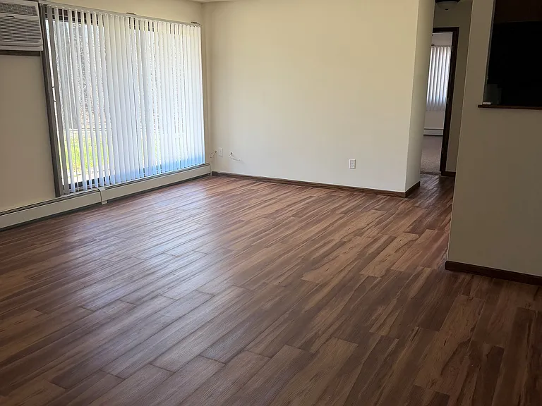 Lake Cove Village Apartments — Photo 56