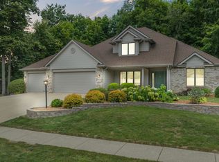 318 Glenmoor Dr, Fort Wayne, IN 46804