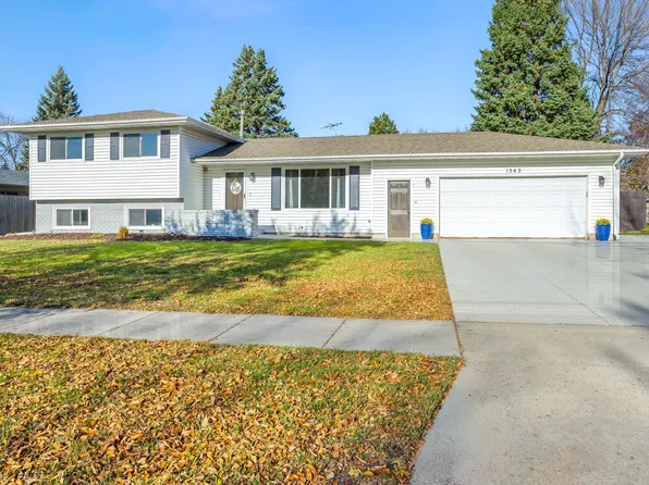 1543 25th Ave S, Fargo, ND 58103