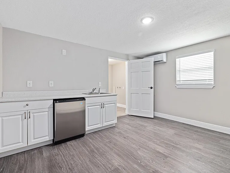 408 W Virginia Ave — Photo 22