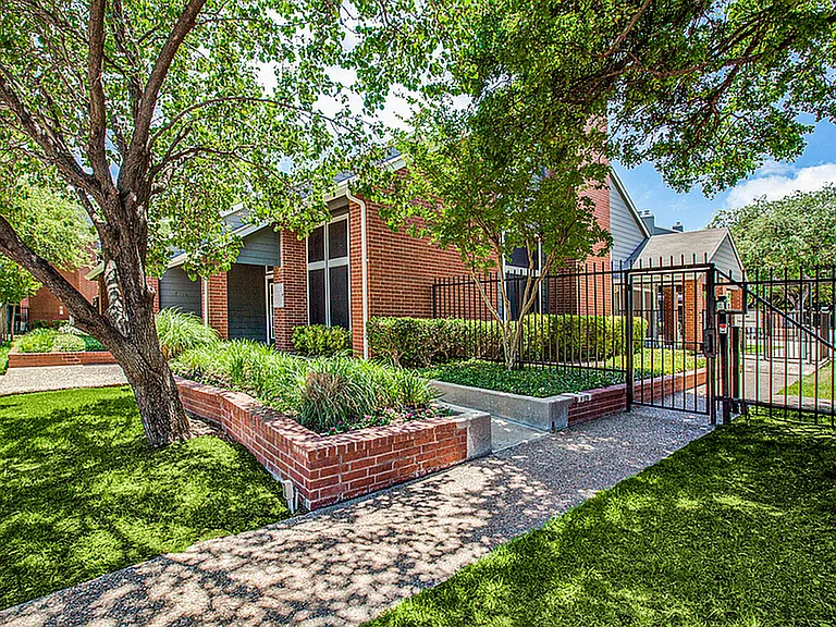 Westmoor Apartment Homes — Photo 83